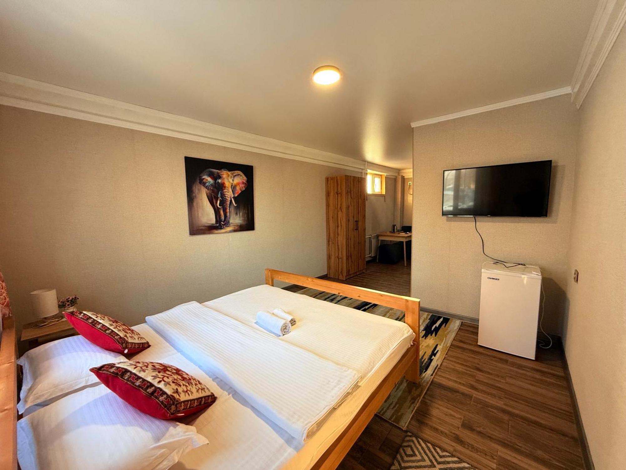 Salamat Hotel Bisjkek Eksteriør bilde